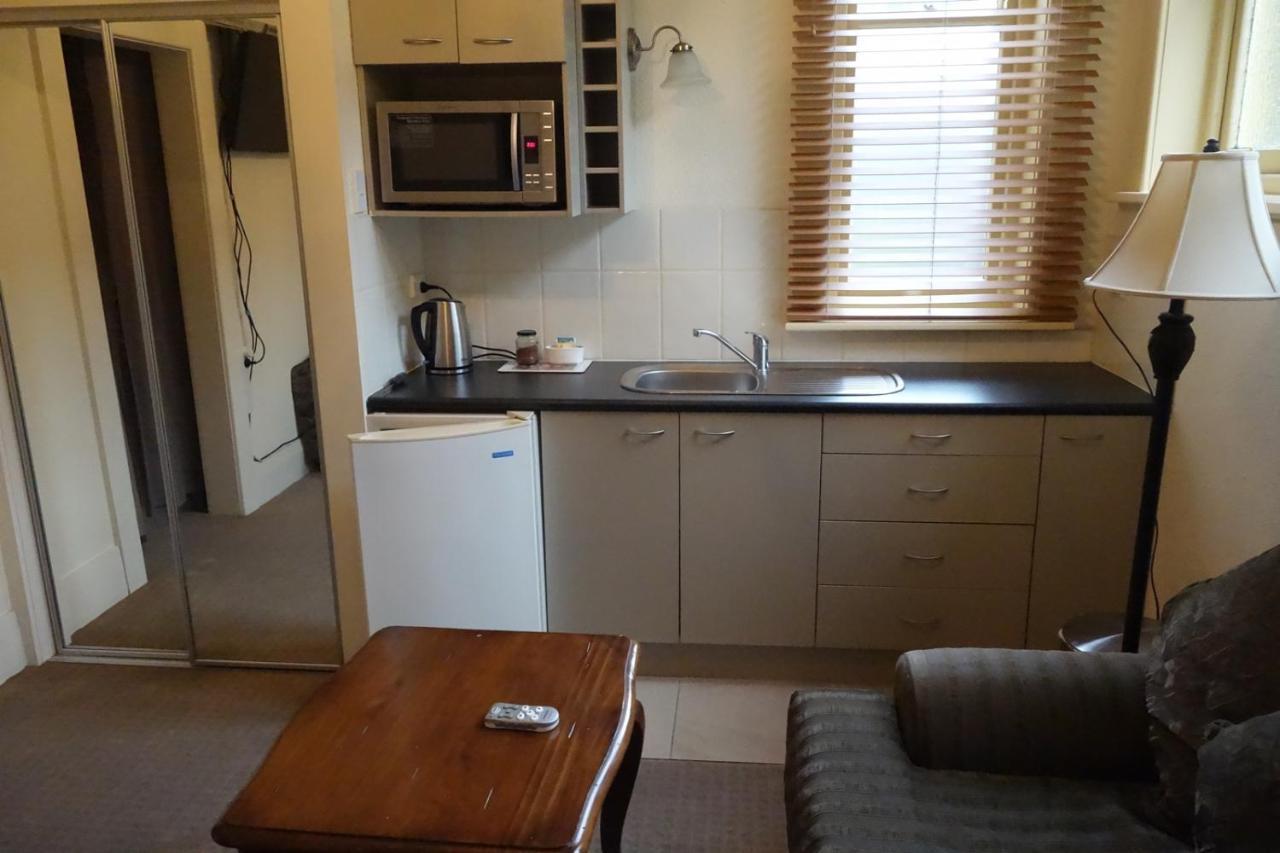 Manor Views Nz Hotel Huntly Bagian luar foto