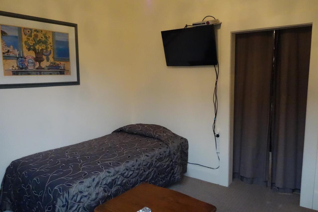Manor Views Nz Hotel Huntly Bagian luar foto