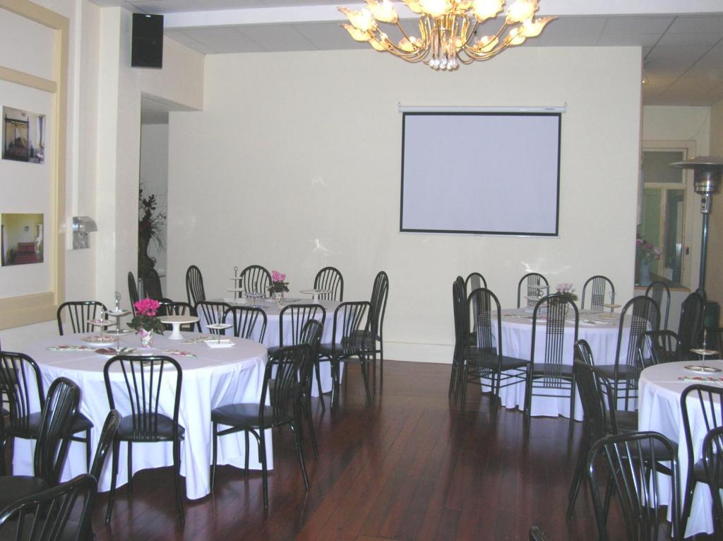 Manor Views Nz Hotel Huntly Ruang foto