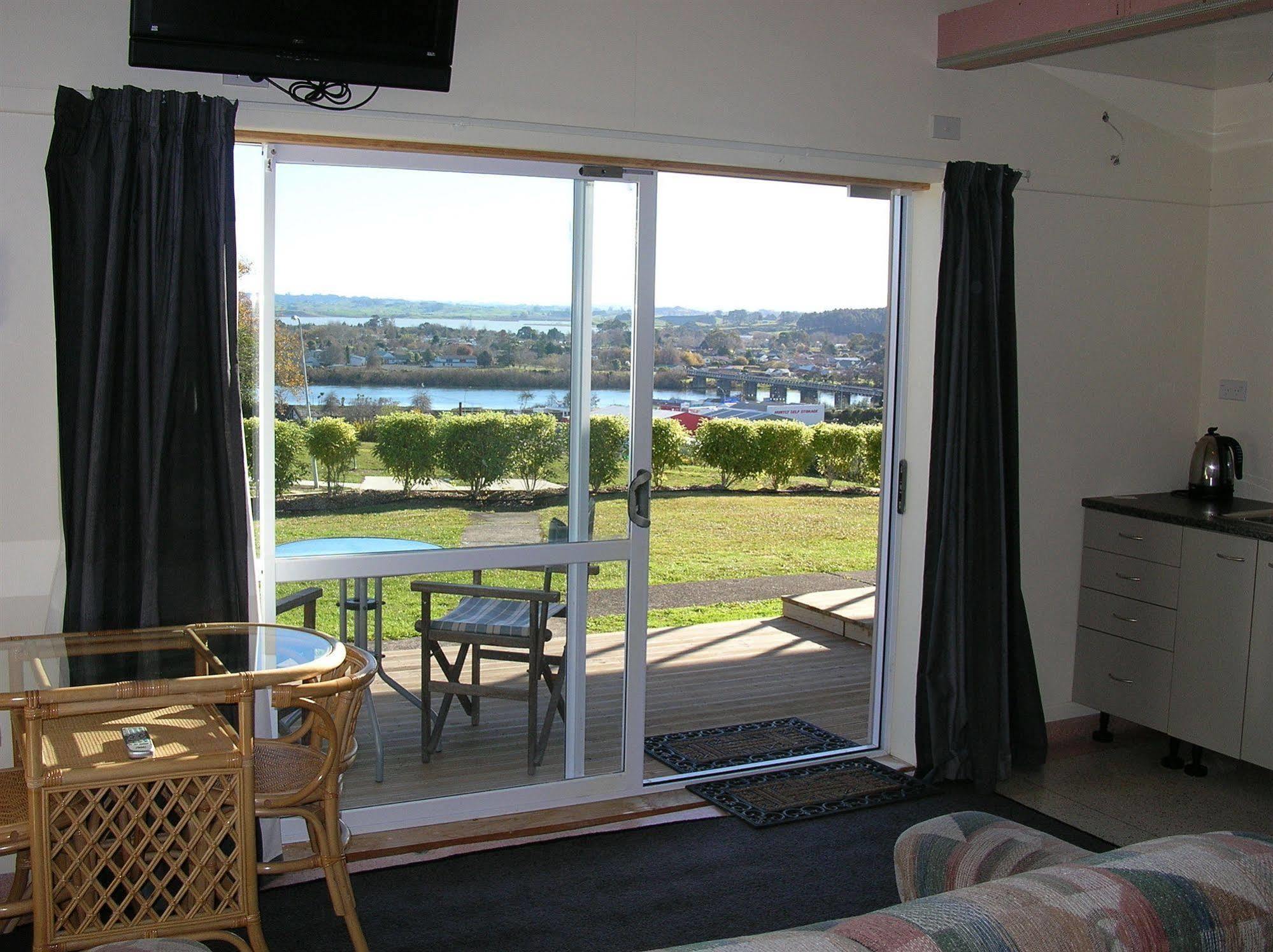 Manor Views Nz Hotel Huntly Bagian luar foto