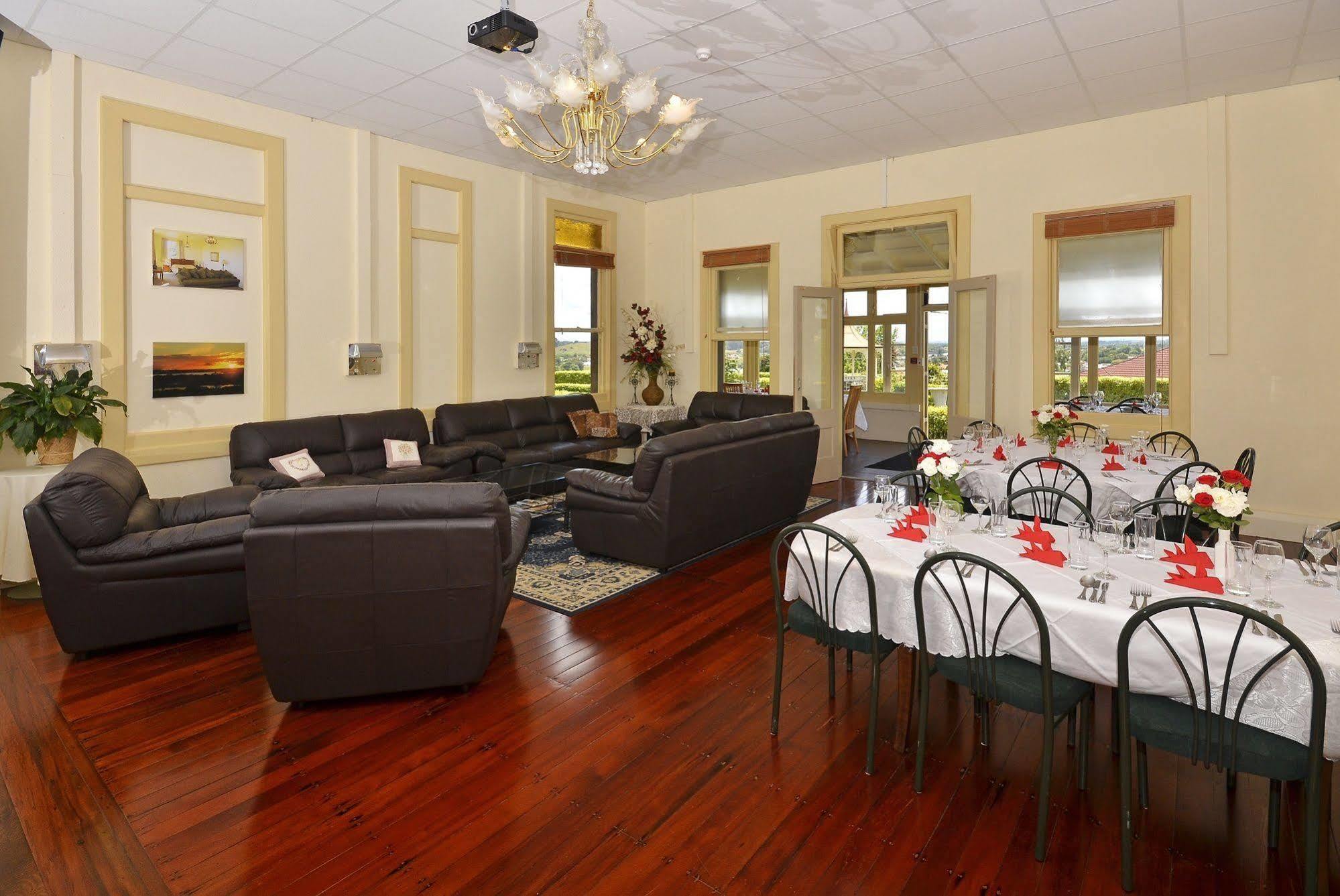 Manor Views Nz Hotel Huntly Bagian luar foto