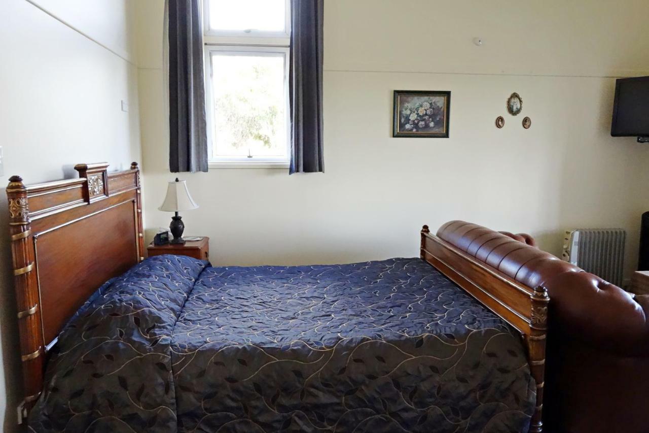 Manor Views Nz Hotel Huntly Bagian luar foto
