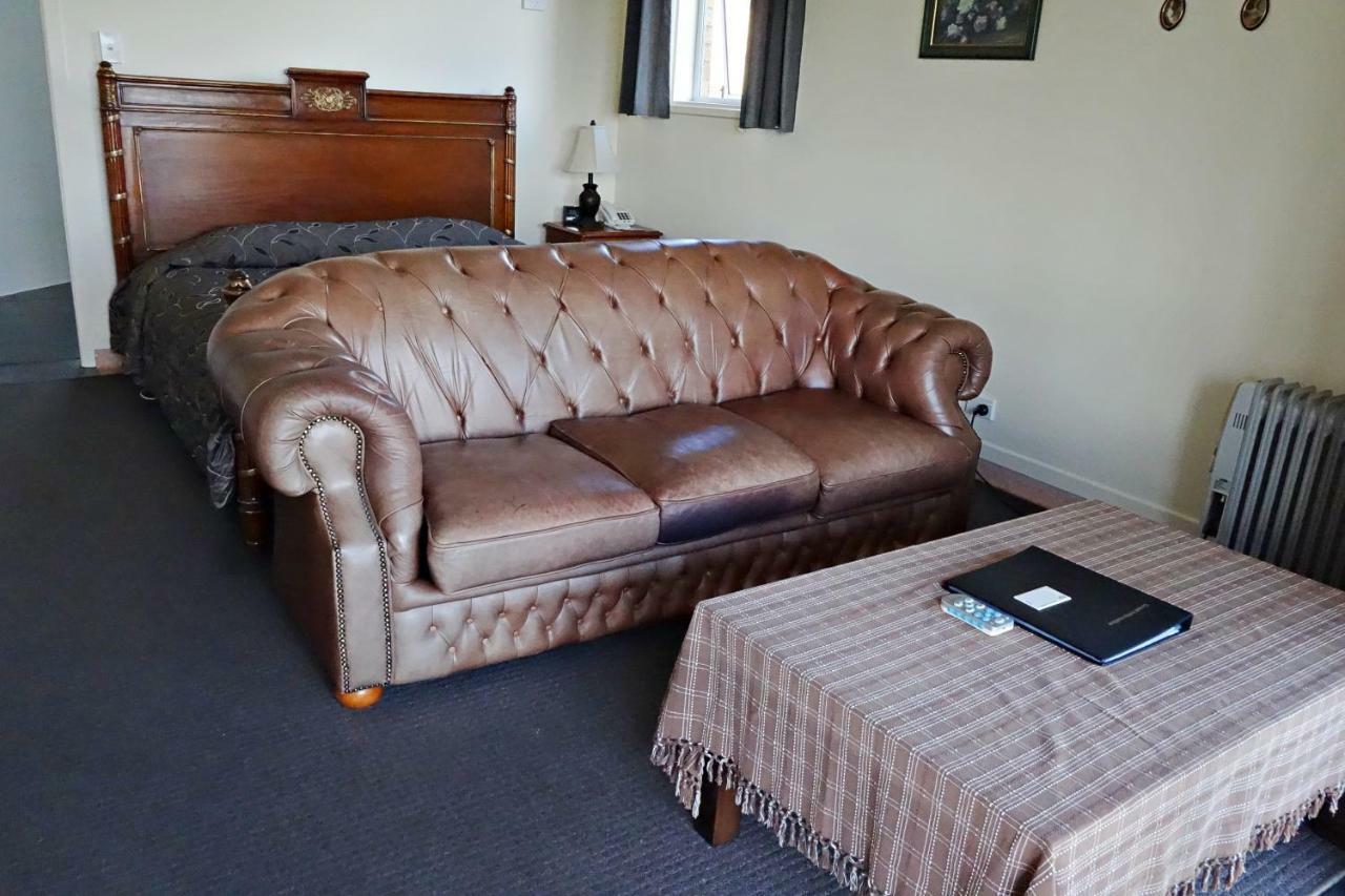 Manor Views Nz Hotel Huntly Bagian luar foto