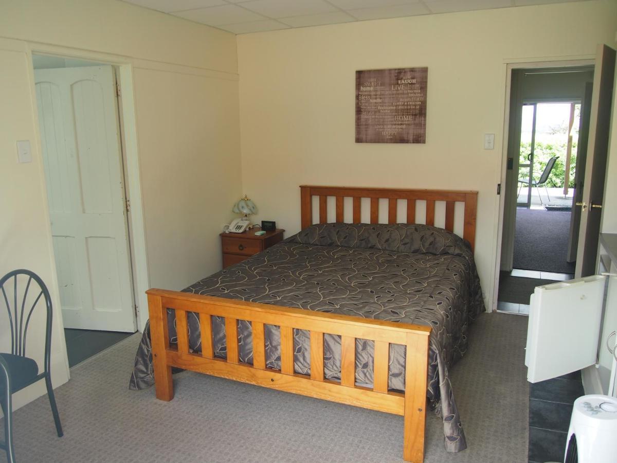 Manor Views Nz Hotel Huntly Bagian luar foto