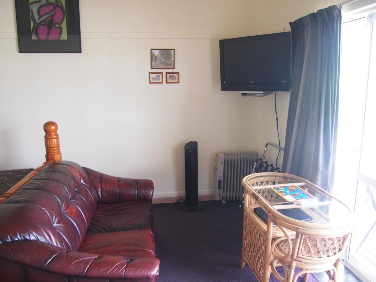 Manor Views Nz Hotel Huntly Bagian luar foto