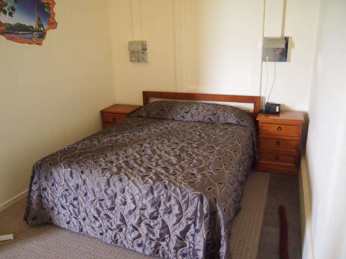 Manor Views Nz Hotel Huntly Bagian luar foto